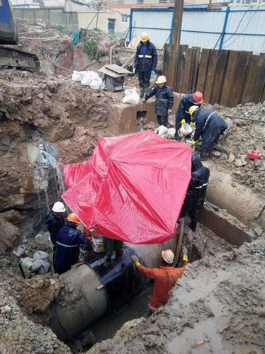 昆明市区王筇路DN800漏管恢复通水2